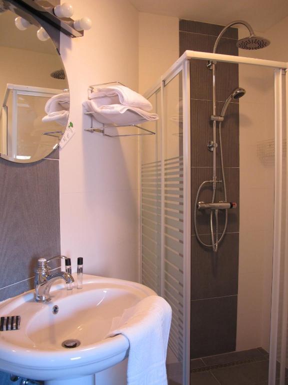 A Fleur De Couette Hotel Auvelais Room photo