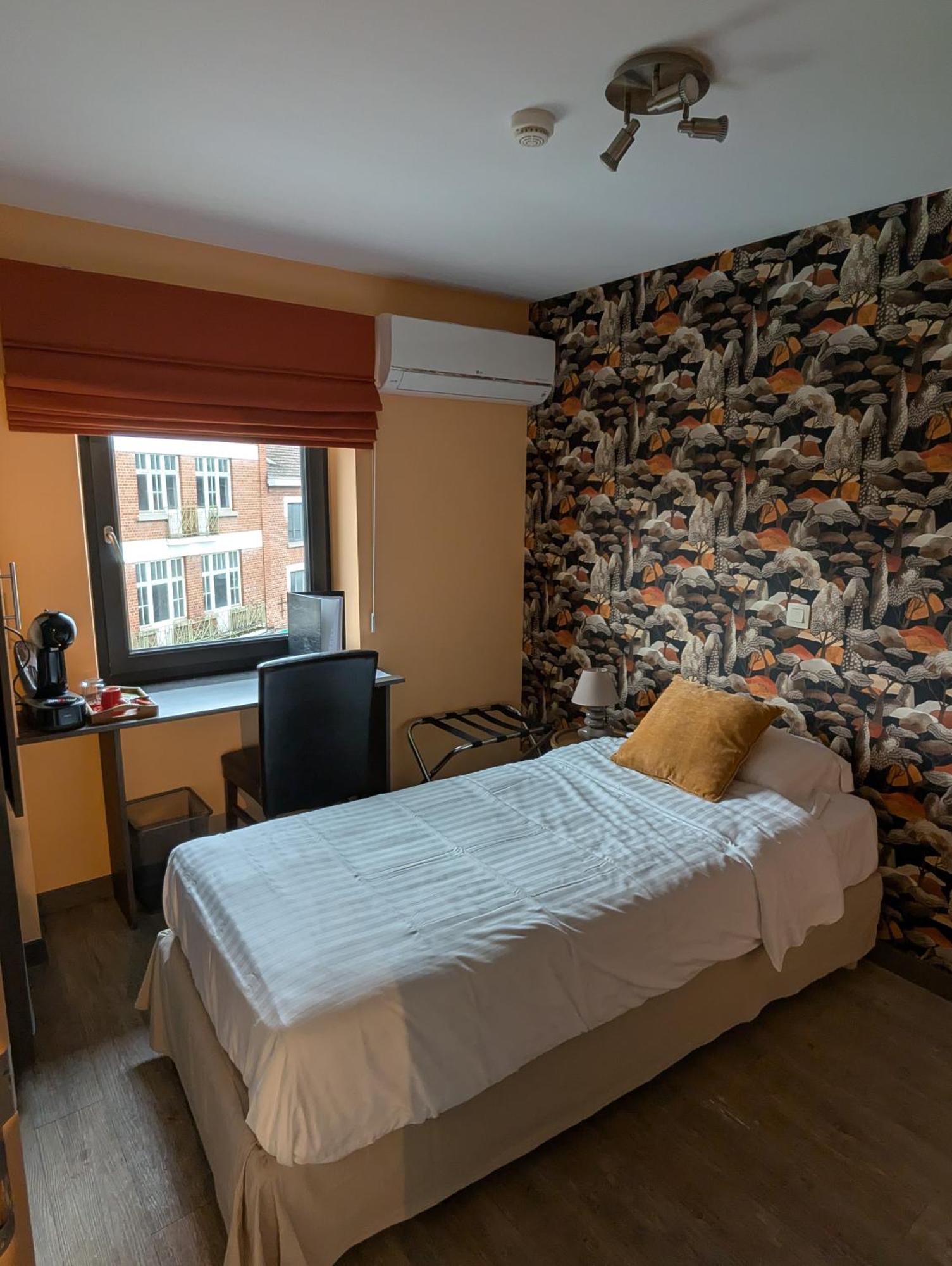 A Fleur De Couette Hotel Auvelais Exterior photo